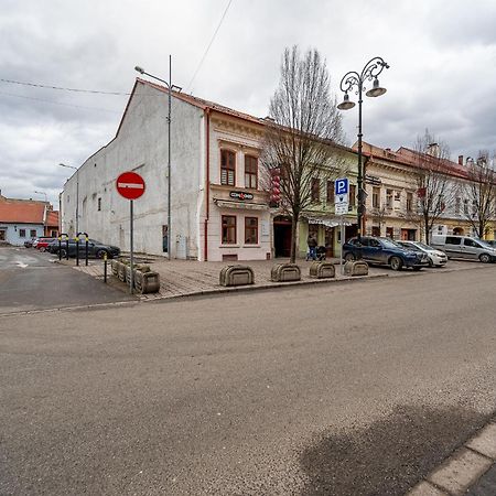 K1 Piatok Sobota Disco Cez Tyzden Tichy Apartman 科希策 外观 照片