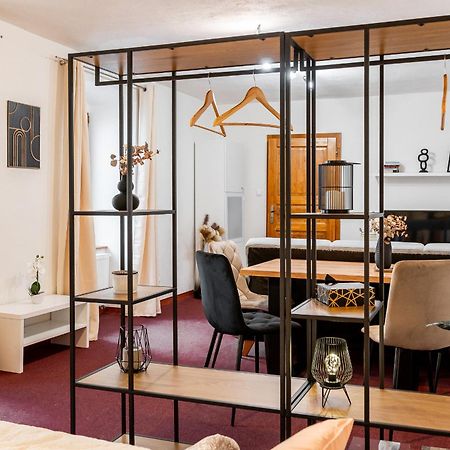 K1 Piatok Sobota Disco Cez Tyzden Tichy Apartman 科希策 外观 照片